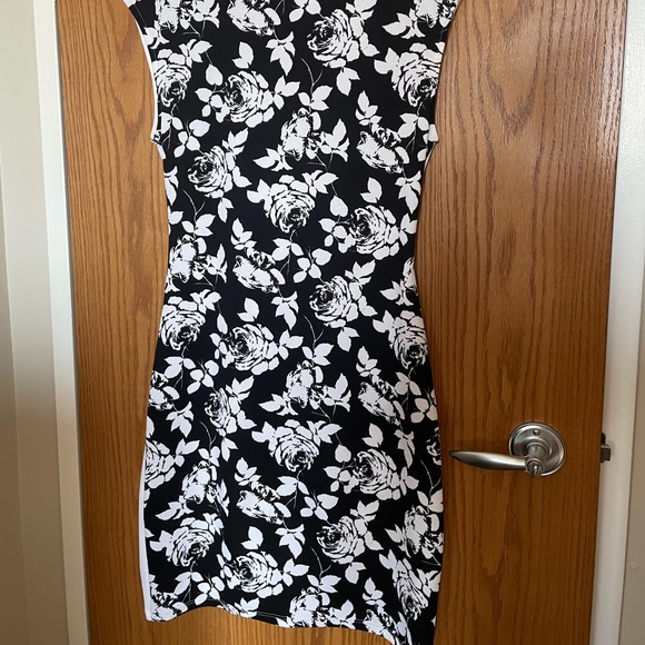 Women’s Eclipse Dress - Picture 3 of 3